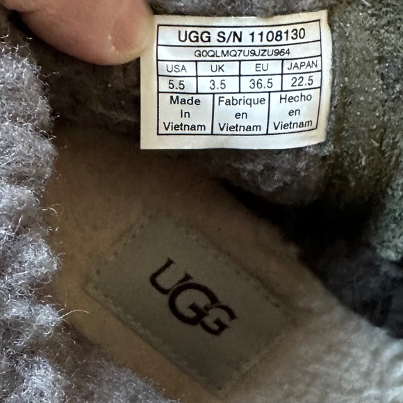 UGG Women's Benson II Ankle Boot - Picture 6 of 12